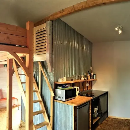 St Awaries Studio, Carne 로슬레어